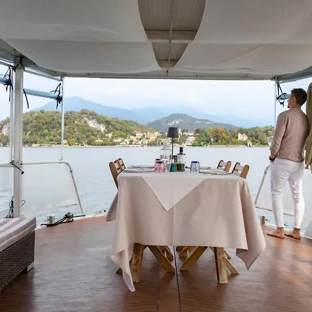 Botel Love Lake *