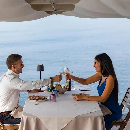 Botel Love Lake Lisanza